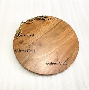 Nouvelle arrivée Planche à découper en bois d'acacia de forme ronde de grande taille avec poignée en laiton à motif de feuille Vente en usine Planche à charcuterie - Product Image 5