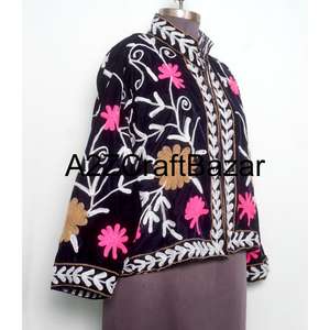 Chaqueta de Terciopelo Suzani con Bordado Floral Elegante, Relleno de Algodón Cortavientos, Regalo para Amigas, Chaqueta de Invierno para Mujer, Chaqueta para Fiesta - Product Image 4