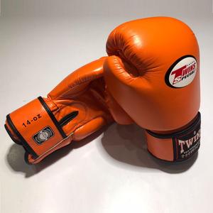 Juego de ahorro de alta demanda Guantes ganadores Protector de cabeza Protector de ingle Guantes de boxeo coloridos Guantes de boxeo ganadores de entrenamiento de cuero - Product Image 2