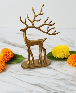 Élégant décor de table renne doré Accent de luxe pour la maison affichage de noël bureau ou style de célébration festive - Product Image 4