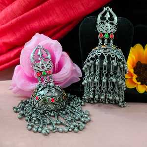 Jhumkas multicolores oxidados de alta calidad Acabado oscuro único Pendientes de metal detallados intrincados Pendientes colgantes de moda vintage - Product Image 1