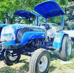 Tractor LOVOL de 1450 mm para viñedos y huertos, con motor turbodiésel intercooler, 4x4, toma de fuerza delantera y trasera. - Product Image 4