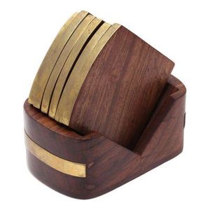 Dessous de verre en bois avec coin en laiton forme carrée finition polonaise en bois naturel Design moderne bonne qualité pour servir des boissons - Product Image 1