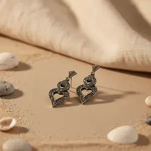 Boucles d'oreilles pendantes en argent 925 avec marcasite en forme de cœur pour femmes, accessoire de mode - Product Image 1