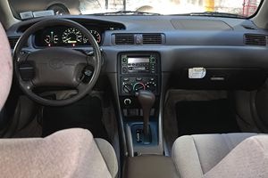 รถโตโยต้าแคมรี่ LE ปี 2001 มือสอง สภาพดี ราคาคุ้มค่า - Product Image 2