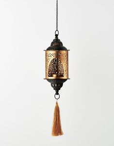 Lanterne Ramadan élégante en métal avec un design moderne parfait pour la décoration intérieure et des décorations Ramadan simples mais élégantes - Product Image 3