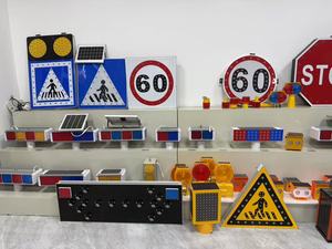 Panneau de signalisation routière à LED solaire pour passage piétonnier, haute visibilité, signalisation de sécurité routière, directement de l'usine - Product Image 6
