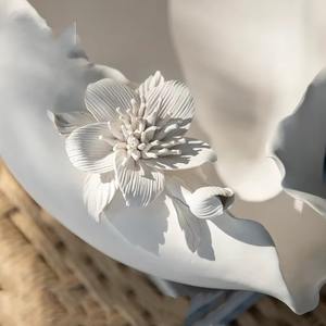 Bol décoratif blanc avec design antique Plateau de pièce maîtresse de style vintage élégant pour la table de salon à la maison ou l'affichage d'événements - Product Image 6