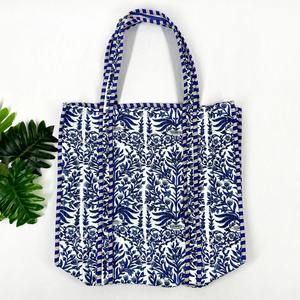 Sac fourre-tout en toile pour femme, léger, vintage, bohème, imprimé feuilles bleues inspiré de la nature, avec fermeture éclair et poches intérieures - Product Image 1