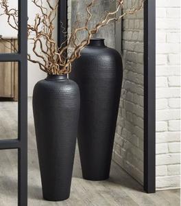 Vase à fleurs en fer élégant avec un design artisanal et une finition argentée, parfait pour les mariages et la décoration d'événements - Product Image 4