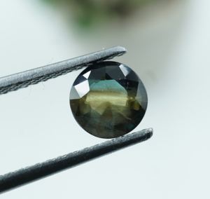 Gema de Zafiro Verde Azulado Natural Sin Tratar de 0.84 Ct, Corte Redondo, 3 mm de Altura - Product Image 5