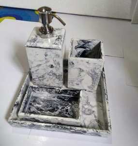 Ensemble d'accessoires de salle de bain en résine faite à la main de luxe TCE, quatre pièces, écologiques, distributeur de savon, porte-brosse à dents, plateau, hôtel moderne - Product Image 1