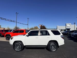<span class=keywords><strong>Toyota</strong></span> <span class=keywords><strong>4Runner</strong></span> TRD Pro 2024 blanche, moteur essence, occasion, sièges en cuir, toit ouvrant, SUV, camionnette, au meilleur prix. - Product Image 2