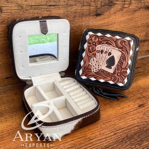 Boîtes à bijoux multifonctions en cuir repoussé à la main Boîte de rangement de bijoux en cuir véritable Étui à bijoux pour boucles d'oreilles en cuir de vachette de haute qualité - Product Image 1