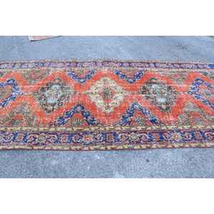Alfombra Turca Vintage de 4.7x11.4 pies, Alfombra Grande, Alfombra de Lana con Diseño Floral Rojo y Azul - Product Image 3