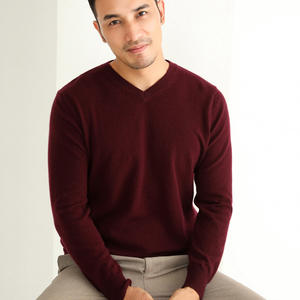 Venta al por mayor Casual Minimalista Color sólido de punto con cuello en V Suéteres de los hombres Jumper Mongolia 100% Suéter de Cachemira pura para hombres - Product Image 6