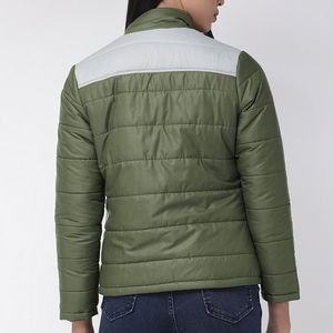 Veste d'hiver respirante pour femmes, vêtements d'extérieur sur mesure, veste matelassée élégante pour femmes - Product Image 4