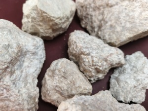 La pyrophyllite pour les revêtements en poudre assure une résistivité électrique supérieure, garantissant une dépôt uniforme du revêtement. - Product Image 1