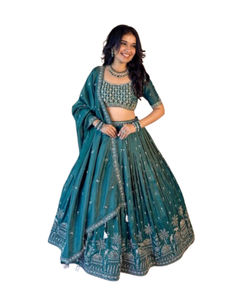 Nuevos Lehengas de Novia de Diseñador con Bordado y Lentejuelas, Dupatta, Ropa India y Pakistaní - Product Image 1
