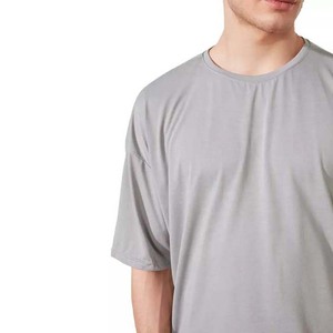 Vente en gros 100% coton T-shirt col rond pour hommes surdimensionné uni décontracté Fitness Style doux à capuche avec logo de marque personnalisé quantité en vrac - Product Image 3