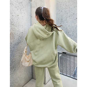 Conjunto de Sudadera con Capucha y Pantalones Deportivos Personalizados para Mujer, Ropa Deportiva de Felpa Premium, Conjunto Combinado, ODM Trackstar, OEM, Marca Privada - Product Image 2