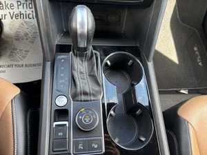 Véhicule d'occasion 2024 CT4V Atlas Cross Sport SUV Essence Automatique 3 Places Premium 4MOTION Toit ouvrant panoramique Sièges en cuir Caméra arrière 360° - Product Image 2