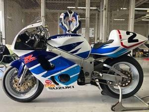 มอเตอร์ไซค์สปอร์ตสมรรถนะสูง GSX-R750 ปี 2022 ความจุ 749 ซีซี, เครื่องยนต์สี่สูบ ระบายความร้อนด้วยน้ำ ระบบหัวฉีด EFI, พลังแรงและคุณภาพระดับพรีเมียม - Product Image 2