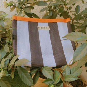 Bolso de mano de nailon y plástico reciclado respetuoso con el medio ambiente al por mayor, neceser de cosméticos sostenible con cremallera y logotipo personalizado a la moda - Product Image 1