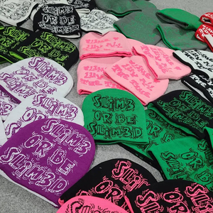 Bonnet en tricot de coton/spandex unisexe pour voyageur, style urbain, lettres, couleurs personnalisées pour le ski et les activités de plein air - Product Image 1