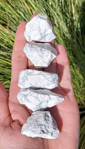 Meilleure vente en gros cristal naturel Howlite pierre brute dégringolée pierre semi-précieuse pour l'artisanat de guérison Feng Shui Reiki - Product Image 2