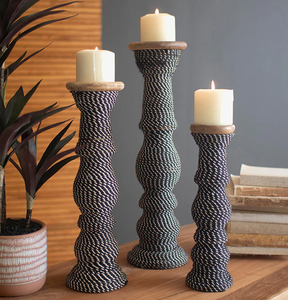 เชิงเทียนไม้สีขาวแบบเดี่ยวที่มีพื้นผิวเป็นกลีบดอกไม้แกะสลักแบบเปล่งประกายในราคาขายส่ง - Product Image 3