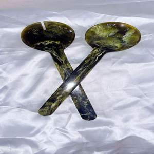 Service de couverts en résine de qualité supérieure avec un design ergonomique lisse, parfait pour un décor élégant de salle à manger et de cuisine - Product Image 4