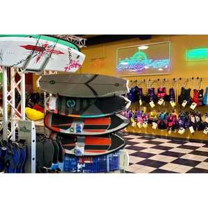 2026 Chaparral 21 SSI OB Ski & Fish Marine Supplies - Embarcación Premium para Aventureros - Product Image 3