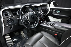 Insignia negra usada en buen estado - Product Image 3