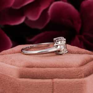 Anillo de boda de dos piedras de oro rosa Amarillo Blanco de 14 quilates Anillo de compromiso de moda de diamante de laboratorio de corte esmeralda y doble Asscher - Product Image 3