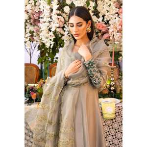 Elegante conjunto de kalidaar y dupatta color gris guijarro para la madre de la novia - Product Image 5