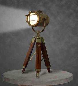 Fancy Wooden And Fabric Hotel Home Dormitorios Lámpara de mesa lateral para decoración Lámpara de mesa en buena calidad con precios al por mayor - Product Image 4