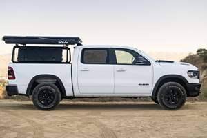 RAM 1500 Rebel 4x4 Hemi V8 2021, très bien équipé, modifications pour le camping, à surveiller - Product Image 2