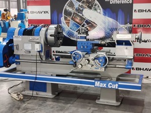 Machine de tour robuste Durable de 7 pieds poupée de précision de 80 mm entraînement par engrenage équipement de tournage de métal d'atelier industriel - Product Image 5