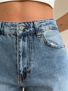 กางเกงยีนส์แฟชั่นผู้หญิง คุณภาพสูง ผ้าเดนิมฟอก ล้างทำความสะอาดง่าย เป็นมิตรกับสิ่งแวดล้อม ระบายอากาศได้ดี เอวกลาง ติดกระดุม ผ้ายืดใส่สบาย สไตล์ลำลอง - Product Image 6