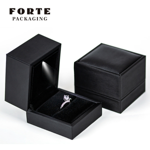 FORTE LED Wholesale PU leather customised luxury unique jewelry box wedding ring jewellery box with light