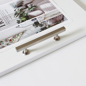 Poignées de réfrigérateur traditionnelles en laiton en gros pour les tiroirs et les commodes de cuisine d'hôtel - Product Image 6