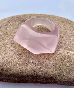 แหวนควอตซ์ทรงสามเหลี่ยมตัดรูปกุหลาบ - Product Image 3