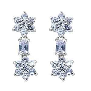 Boucles d'oreilles pendantes classiques pour femme, plaquées or 18 carats, motif fleur, avec zircons et cristaux sertis à griffes, idéales pour mariage - Product Image 3