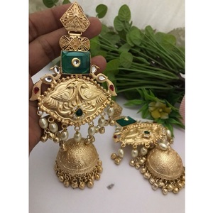 Boucles d'oreilles tendance en laiton plaqué argent, faites à la main, pour mariages, fêtes et occasions festives - Cadeau artisanal unique - Product Image 1