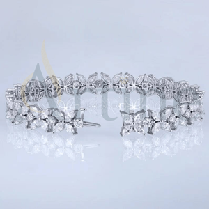 Bracelet de luxe plaqué or pour femme Bijoux tendance élégants Bracelet à breloques réglable Cadeau - Product Image 1