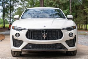 สภาพดีเยี่ยม รถมือสองปี 2022 มาเซราติ เลวานเต้ โทรเฟโอ เครื่องยนต์ V8 580 แรงม้า ที่ได้รับการปรับปรุงจากเฟอร์รารี่ - Product Image 2