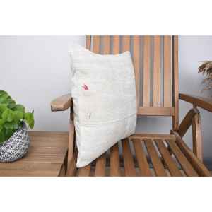 Oreiller en laine Kilim beige 18x18 pouces oreiller d'accent de luxe motif moelleux Vintage plume d'impression rustique pour la literie de noël - Product Image 2