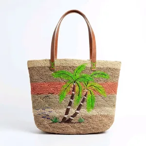 Sac fourre-tout en raphia tissé à la main, sac à bandoulière avec poignées en cuir pour la plage et les voyages - Product Image 1