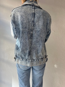 Chaqueta vaquera vintage desgastada con lavado ácido para mujer, ropa de abrigo informal ajustada, transpirable y versátil para todas las estaciones - Product Image 5